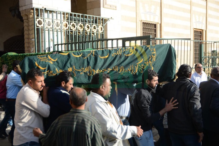 بالصور.. غياب النجوم عن عزاء والد نسرين أمين