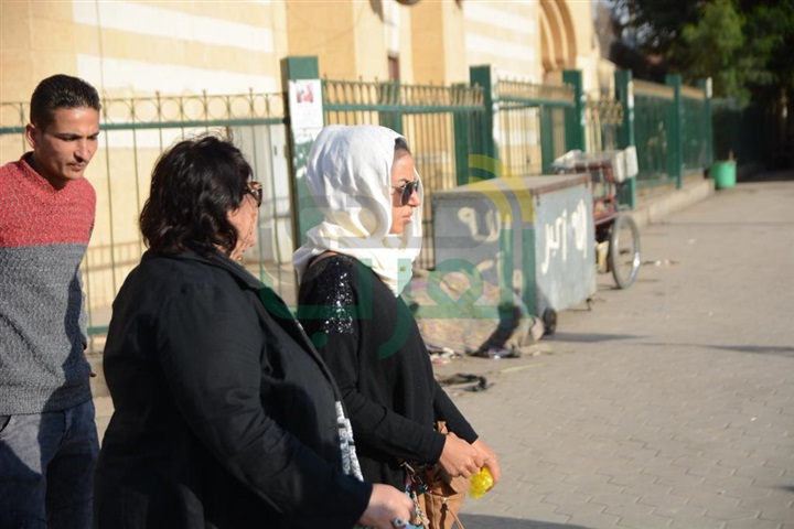بالصور.. غياب النجوم عن عزاء والد نسرين أمين