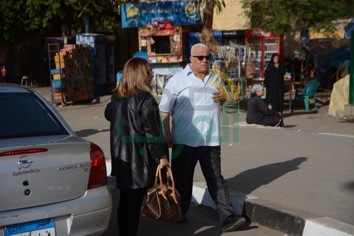 بالصور.. غياب النجوم عن عزاء والد نسرين أمين