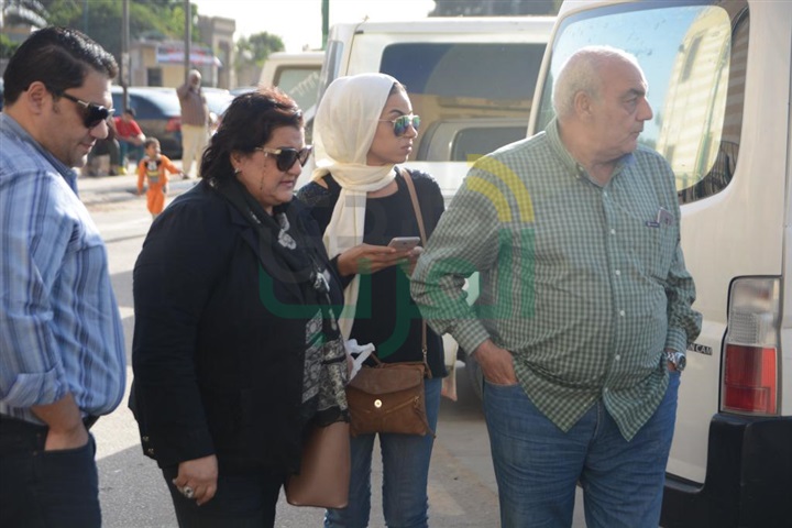 بالصور.. غياب النجوم عن عزاء والد نسرين أمين