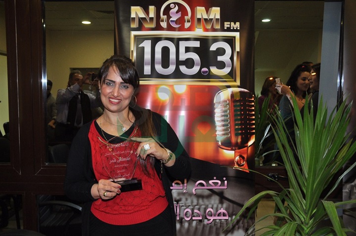 بالصور.. مصطفي قمر ومسئولي راديو النيل يوزعون جوائز مسابقة "فرصة وجاتلك" 