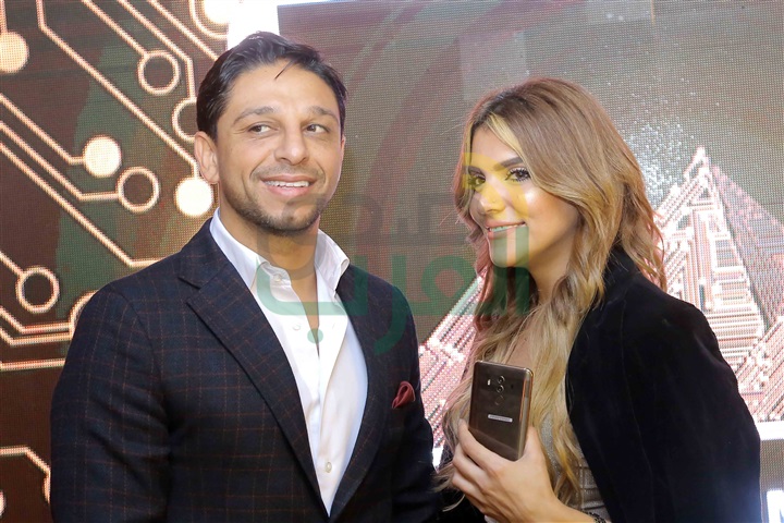 بالصور.. نيكول سابا تشارك بصورة سيلفي" الاحتفال باطلاق هواتفها الجديدة بالصور.. نيكول سابا تشارك بصورة سيلفي" الاحتفال باطلاق هواتفها الجديدة