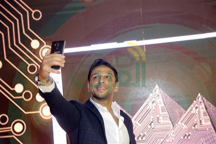 بالصور.. نيكول سابا تشارك بصورة سيلفي" الاحتفال باطلاق هواتفها الجديدة بالصور.. نيكول سابا تشارك بصورة سيلفي" الاحتفال باطلاق هواتفها الجديدة