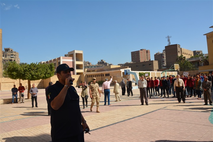 التعليم تطبق تدريب ميداني لإخلاء مدرسة لمواجهة الكوارث والأزمات