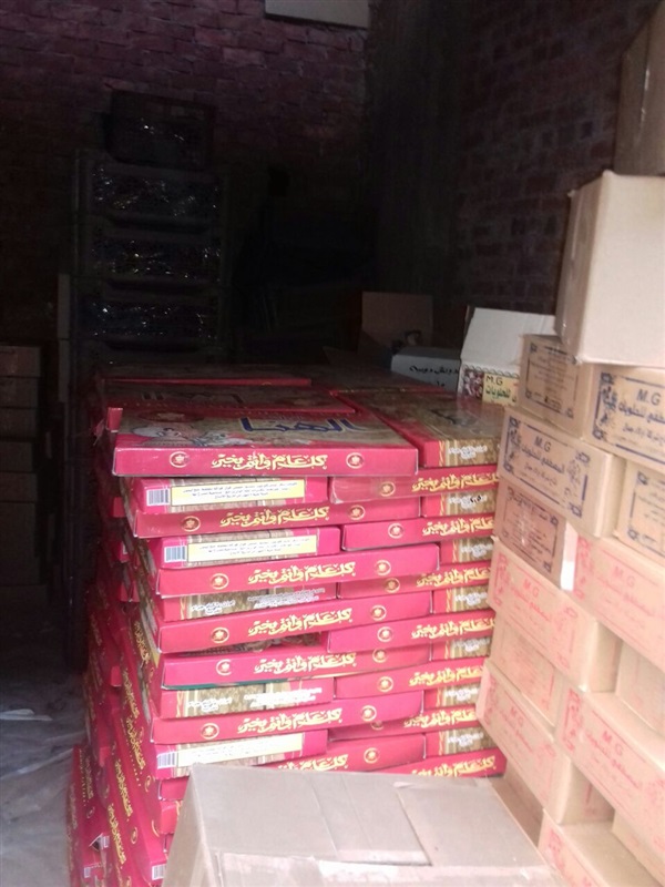 "مباحث التموين" تداهم مصنعًا وتضبط 6 أطنان حلوى فاسدة بالبدرشين