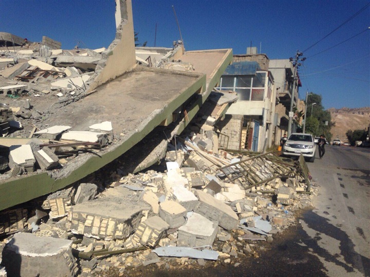 مساعدات إنسانية لمتضرري الزلزال في العراق من "الهلال الأحمر" الكويتي