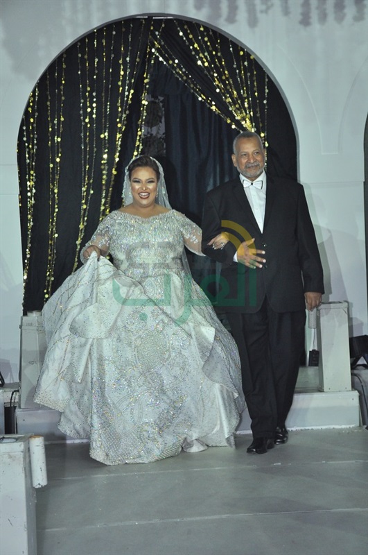 شاهد.. الصور الاولى من زفاف نجمه مسرح مصر ويزو شاهد.. الصور الاولى من زفاف نجمه مسرح مصر ويزو
