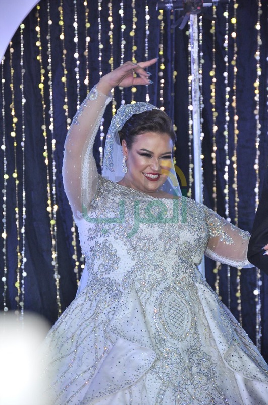 شاهد.. الصور الاولى من زفاف نجمه مسرح مصر ويزو شاهد.. الصور الاولى من زفاف نجمه مسرح مصر ويزو