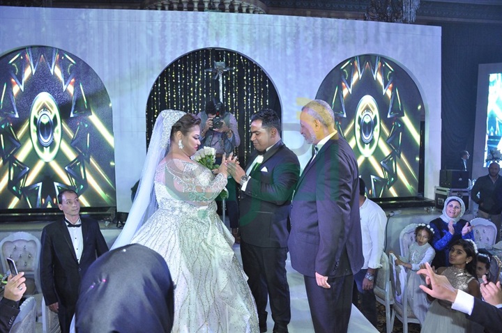 شاهد.. الصور الاولى من زفاف نجمه مسرح مصر ويزو شاهد.. الصور الاولى من زفاف نجمه مسرح مصر ويزو