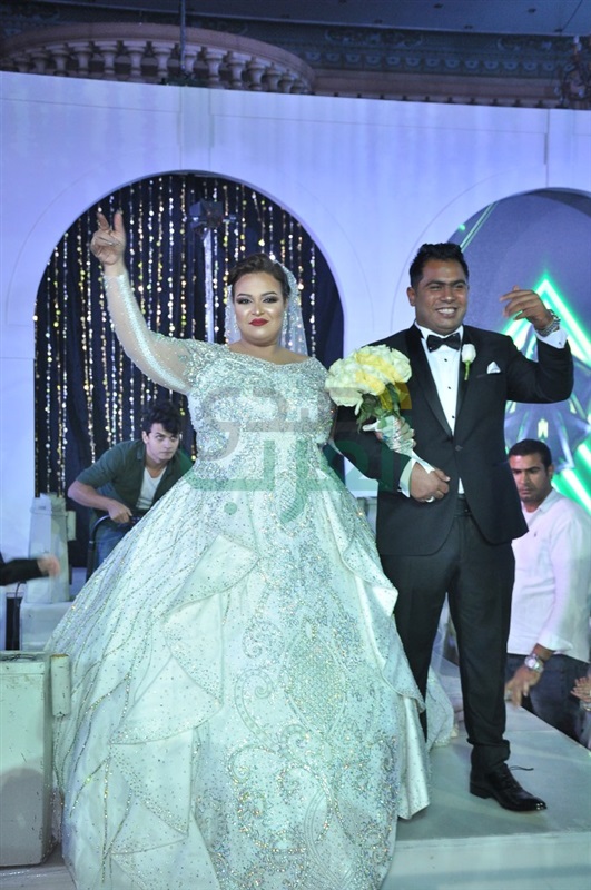 شاهد.. الصور الاولى من زفاف نجمه مسرح مصر ويزو شاهد.. الصور الاولى من زفاف نجمه مسرح مصر ويزو