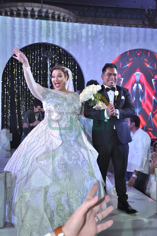 شاهد.. الصور الاولى من زفاف نجمه مسرح مصر ويزو شاهد.. الصور الاولى من زفاف نجمه مسرح مصر ويزو