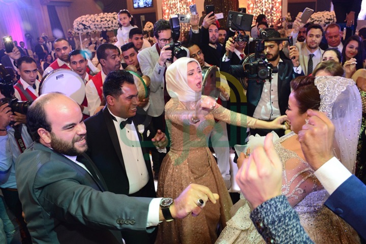 شاهد.. الصور الاولى من زفاف نجمه مسرح مصر ويزو