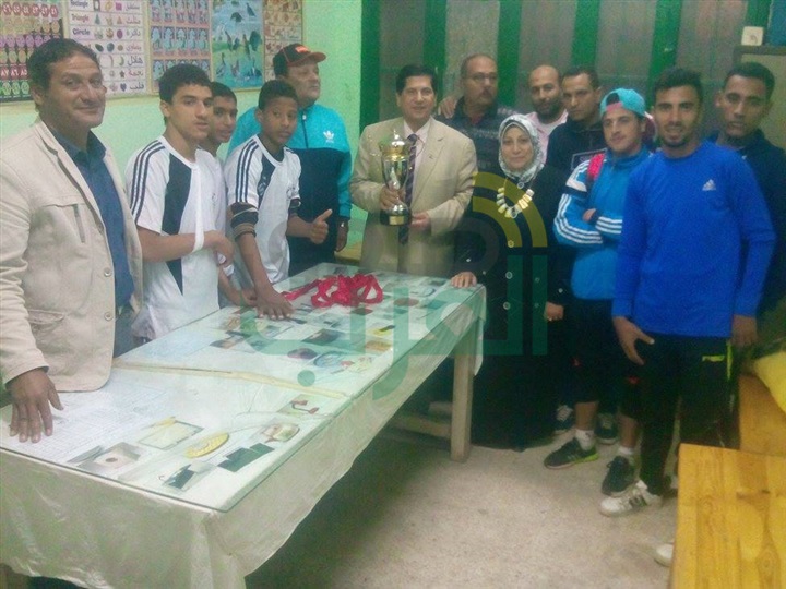 بالصور..وكيل تعليم كفر الشيخ يُكرم فريق "الصم والبكم" لفوزه بكأس بطولة الدلتا