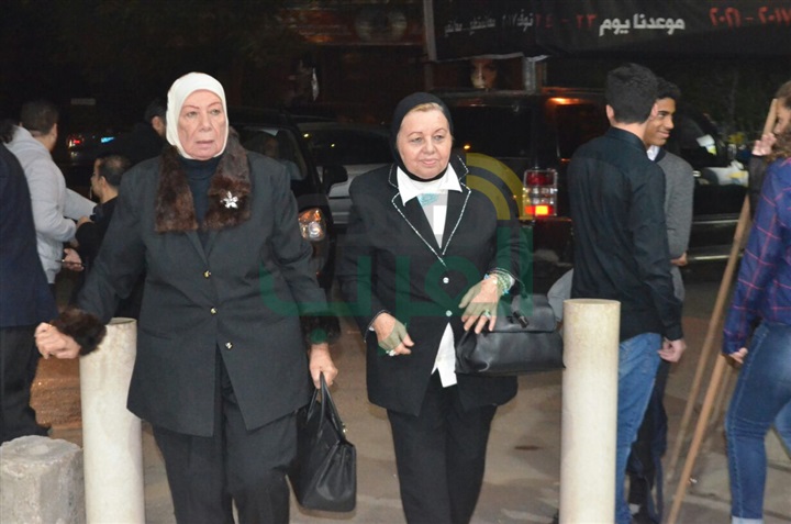 بالصور.. نجوم الفن يواسون نسرين امين في وفاة والدها بالصور.. نجوم الفن يواسون نسرين امين في وفاة والدها