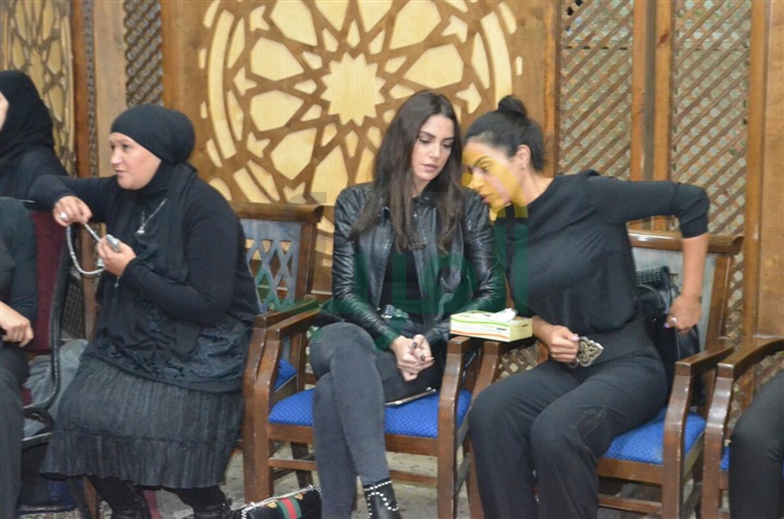 بالصور.. نجوم الفن يواسون نسرين امين في وفاة والدها بالصور.. نجوم الفن يواسون نسرين امين في وفاة والدها