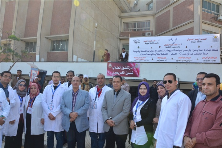رئيس جامعة أسيوط يشهد انطلاق أعمال الحملة الطبية  للكشف المجانى