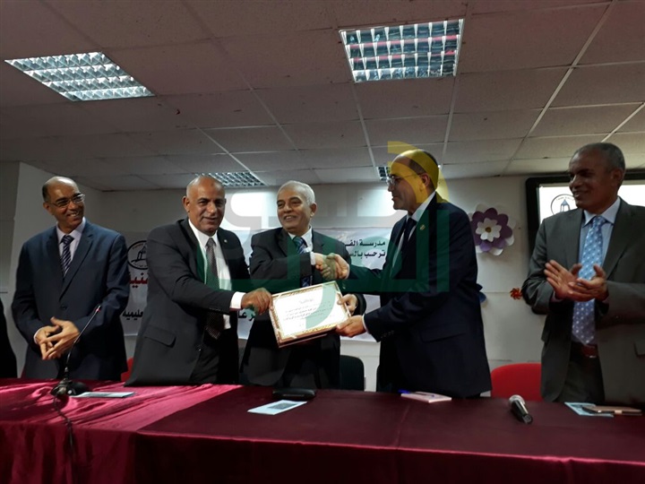 حجازى يشهد احتفالية مسابقة الرسم الفنى خلال متابعته العملية التعليمية بالقاهرة الجديدة