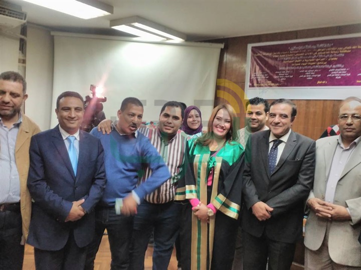 شيماء مصطفي تحصل علي الماجستير في " البرامج الحوارية والقيم السياسية " بامتياز شيماء مصطفي تحصل علي الماجستير في " البرامج الحوارية والقيم السياسية " بامتياز