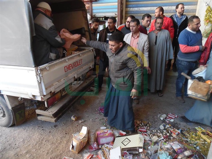 بالصور.. إعدام كمية من اللحوم الفاسدة بعد ضبطها في الحامول كفر الشيخ