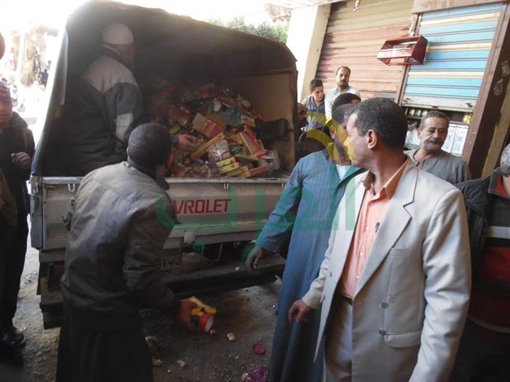 بالصور.. إعدام كمية من اللحوم الفاسدة بعد ضبطها في الحامول كفر الشيخ