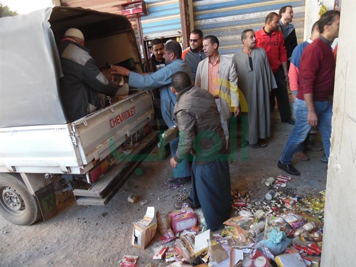 بالصور.. إعدام كمية من اللحوم الفاسدة بعد ضبطها في الحامول كفر الشيخ