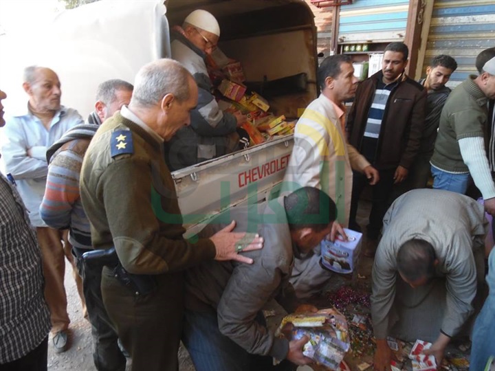 بالصور.. إعدام كمية من اللحوم الفاسدة بعد ضبطها في الحامول كفر الشيخ