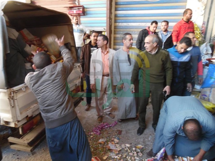 بالصور.. إعدام كمية من اللحوم الفاسدة بعد ضبطها في الحامول كفر الشيخ