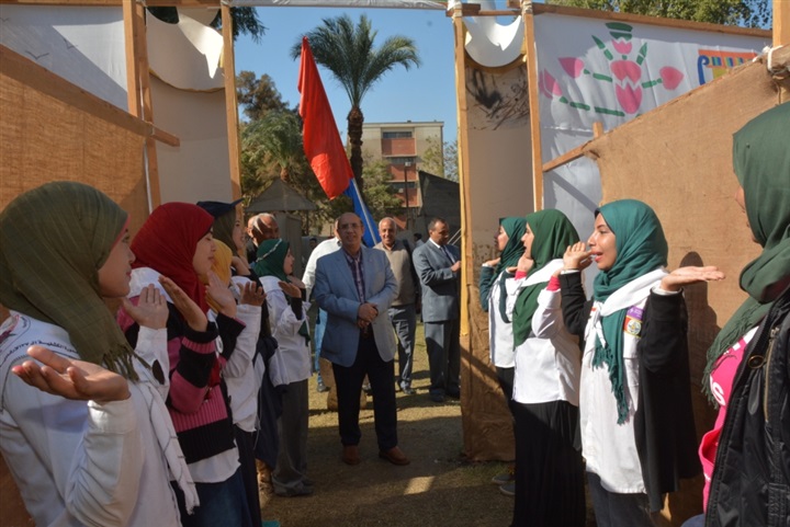 رئيس الجامعة أسيوط يتفقد مخيمات الكشافة