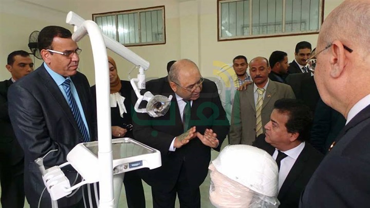وزير التعليم العالي يفتتح كلية طب الأسنان بجامعة الزقازيق ويتفقد المعامل