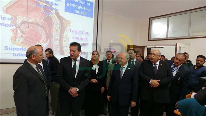 وزير التعليم العالي يفتتح كلية طب الأسنان بجامعة الزقازيق ويتفقد المعامل