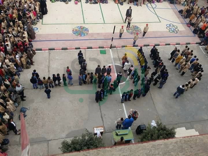 بالصور.. طلاب كفر الشيخ يُشكًلون بأجسادهم "لا للإرهاب" تضامنًا مع شهداء مسجد الروضة