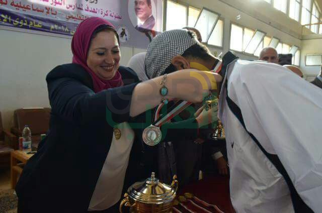 التعليم تتوج البحيرة لفوزها بالمركز الأول في بطولة كرة الهدف للمكفوفين