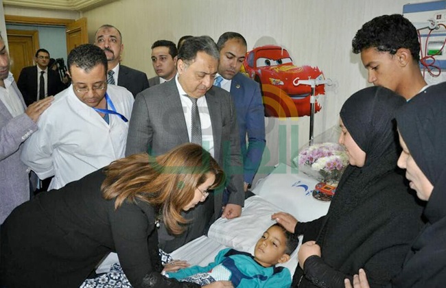 وزيرا الصحة والسكان والتضامن الإجتماعى يزورا مصابى حادث بئر العبد الإرهابى