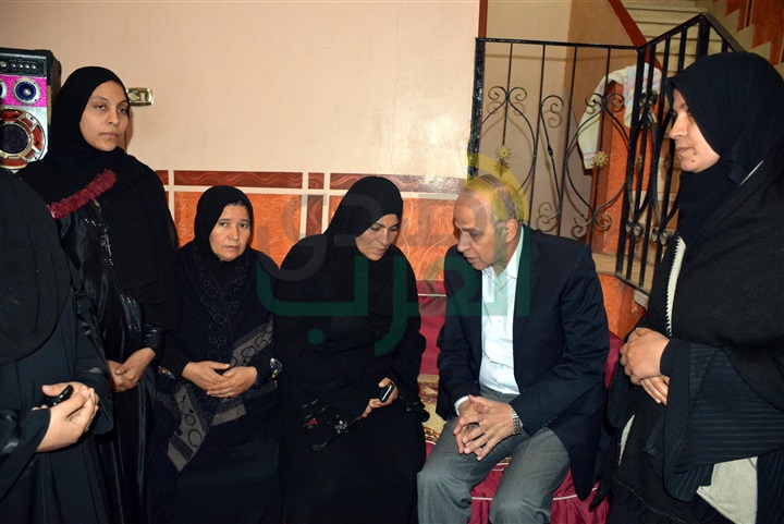 محافظ القليوبية يقدم واجب العزاء لاسرة شهيد كفر شكر