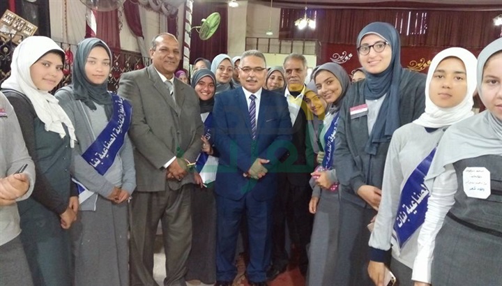 بالصور.."علشان تبنيها" تجمع 100 ألف توقيع بكفر الشيخ