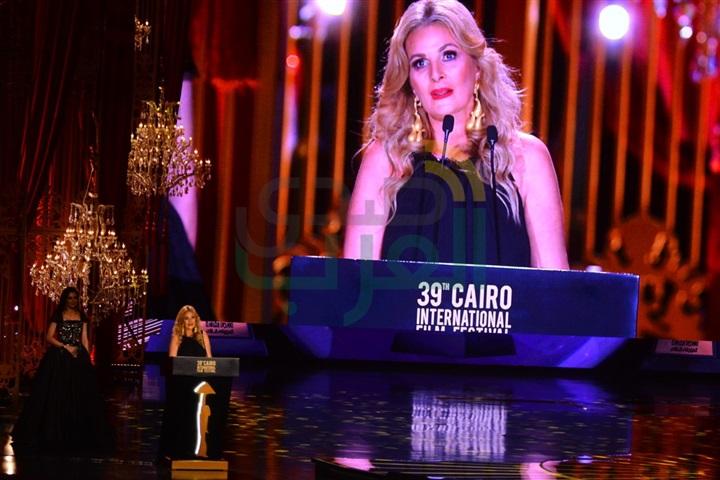  بالصور.. تكريم نيكولاس كيدج وهيلاري ونجوم مهرجان القاهرة السينمائي الدولي ال ٣٩