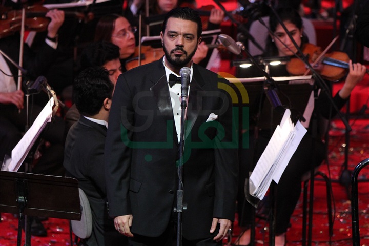 سوزان تعلن سرها مع شبح الاوبرا وجيمس بوند فى معهد الموسيقى سوزان تعلن سرها مع شبح الاوبرا وجيمس بوند فى معهد الموسيقى