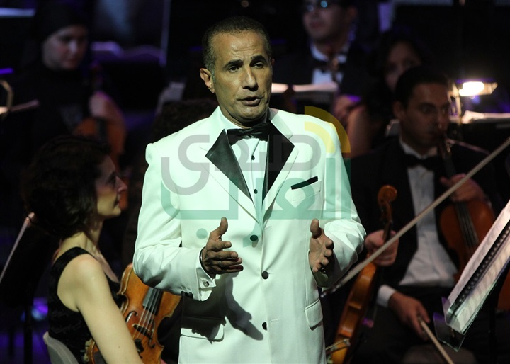 سوزان تعلن سرها مع شبح الاوبرا وجيمس بوند فى معهد الموسيقى سوزان تعلن سرها مع شبح الاوبرا وجيمس بوند فى معهد الموسيقى