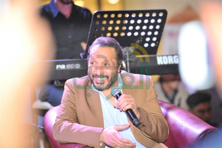 بالصور.. علي الحجار يحتفل بتوقيع البومه وسط جمهوره بأحد مولات التجمع بالصور.. علي الحجار يحتفل بتوقيع البومه وسط جمهوره بأحد مولات التجمع