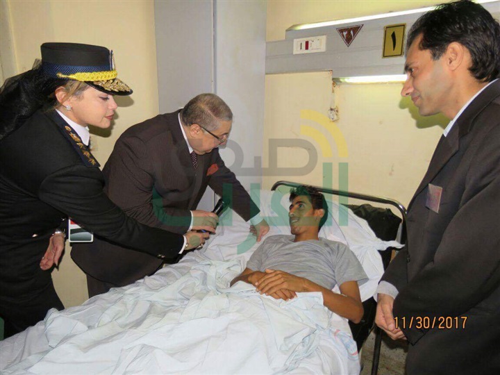 مساعد وزير الداخلية لحقوق الإنسان يزور مصابى "الروضة"