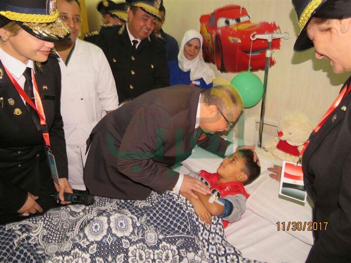 مساعد وزير الداخلية لحقوق الإنسان يزور مصابى "الروضة"