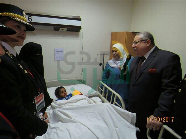 مساعد وزير الداخلية لحقوق الإنسان يزور مصابى "الروضة"