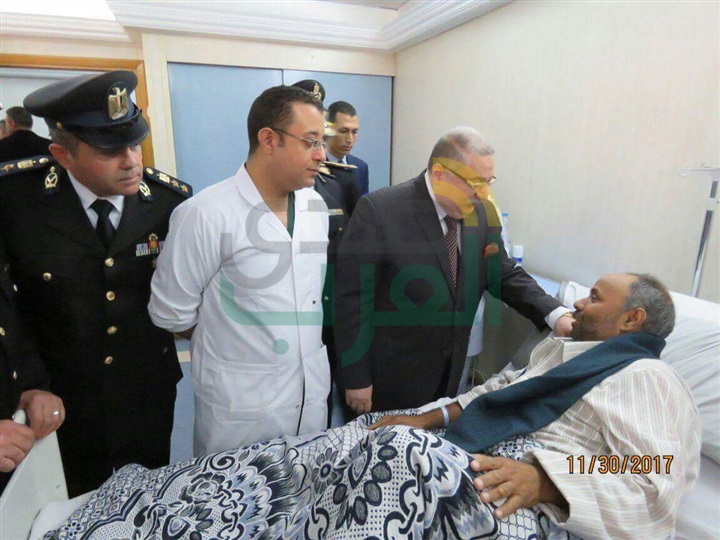 مساعد وزير الداخلية لحقوق الإنسان يزور مصابى "الروضة"