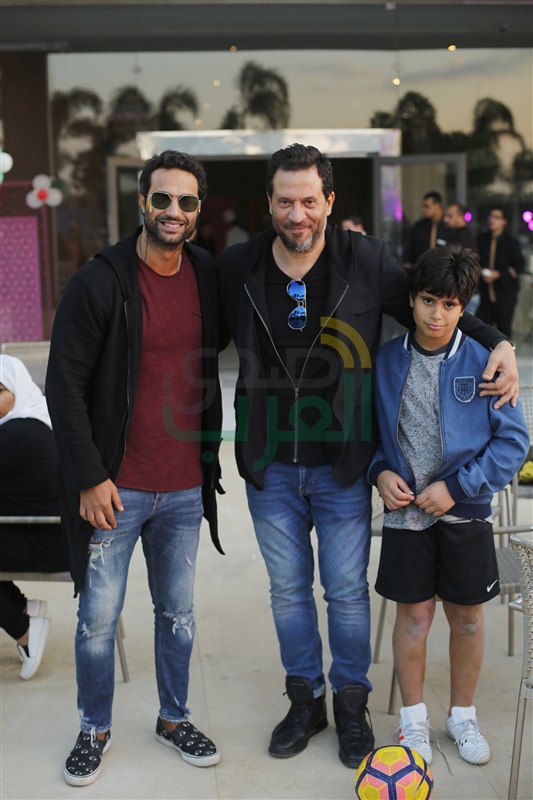 بالصور.. وليد منصور يحتفل بعيد ميلاد خديجة بحضور كثيف للنجوم على رأسهم تامر حسني بالصور.. وليد منصور يحتفل بعيد ميلاد خديجة بحضور كثيف للنجوم على رأسهم تامر حسني