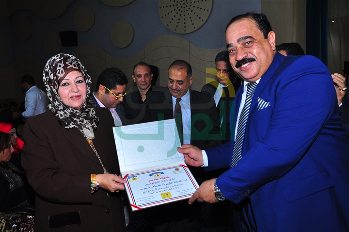 تكريم عفاف شعيب فى احتفالية الأيتام والمعاقين برعاية زين السادات تكريم عفاف شعيب فى احتفالية الأيتام والمعاقين برعاية زين السادات