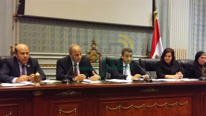 محافظ القليوبية يبحث آليات تحويل منافذ بيع الدواجن إلى مجمدة