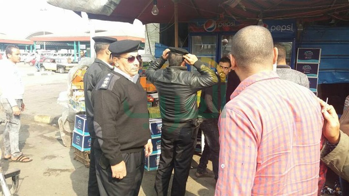 رئيس حي غرب يقود حملة صباحية لإزالة المخلفات والتعديات بالموقف الجديد