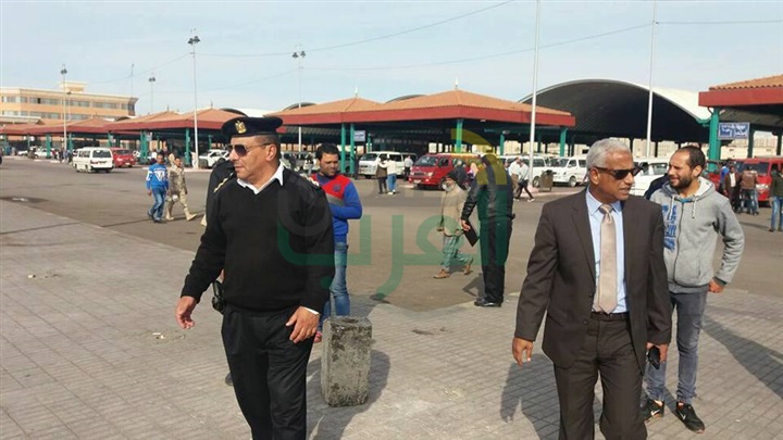 رئيس حي غرب يقود حملة صباحية لإزالة المخلفات والتعديات بالموقف الجديد