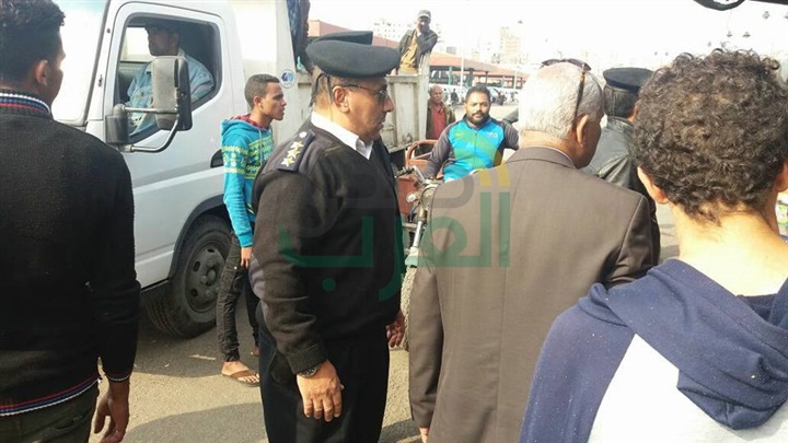 رئيس حي غرب يقود حملة صباحية لإزالة المخلفات والتعديات بالموقف الجديد