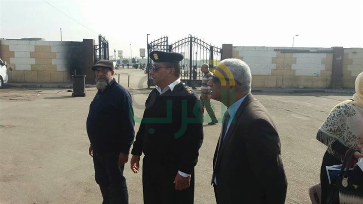 رئيس حي غرب يقود حملة صباحية لإزالة المخلفات والتعديات بالموقف الجديد